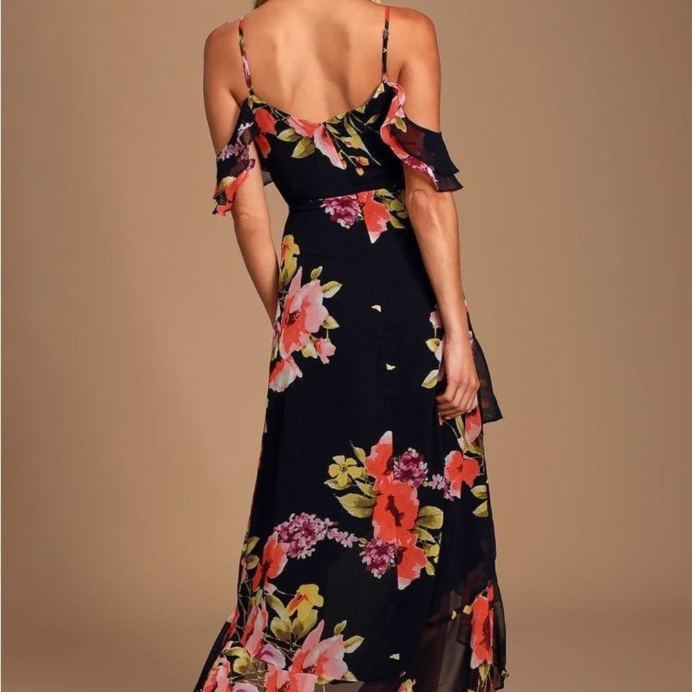 Lulus* Beautiful long black floral dress Size XL.